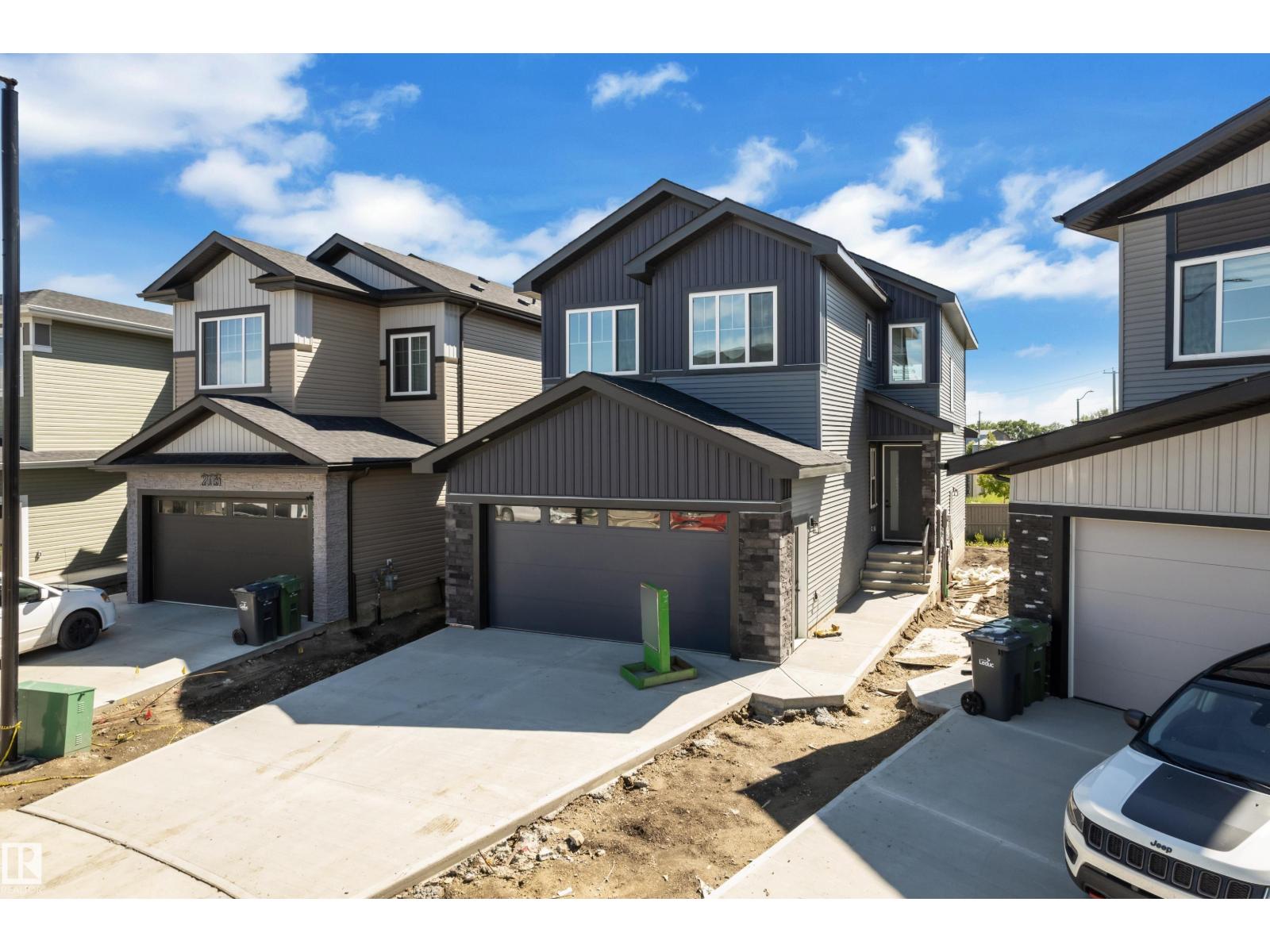 207 Linden Loop exterior, front three-quarter view